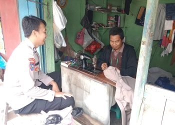 Menjaga Kamtibmas, Bhabinkamtibmas Polsek warunggunung Polres Lebak  Sambangi Warga  Kampung Pertelon Desa Warunggunung