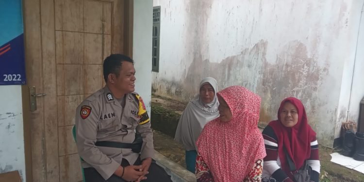 Bhabinkamtibmas Polsek Cileles Polres Lebak Sambangi Desa Pasindangan sampaikan pesan – pesan Kamtibmas