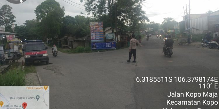 Rutinitas Polsek Kopo Polres Serang  Melaksanakan Pengaturan Lalu Lintas Pagi Hari