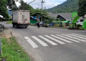 Ciptakan Kamseltibcar Lantas Polsek Lebakgedong Polres Lebak Berikan Pelayanan Kepada Pengguna Jalan Raya