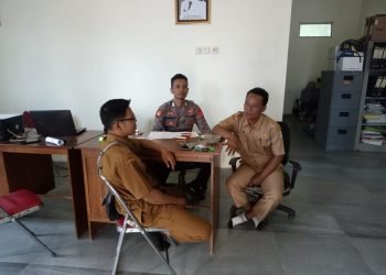 Kanit Samapta Polsek Lebakgedong Polres Lebak Sambang Kantor Desa Bsnjarsari