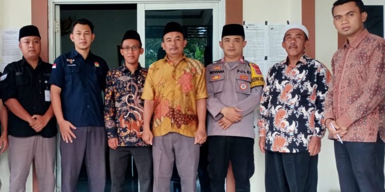 Bhabinkamtibmas Polsek Lebakgedong Polres Lebak Berikan Himbauan Kamtibmas Sambil Bersilaturahmi