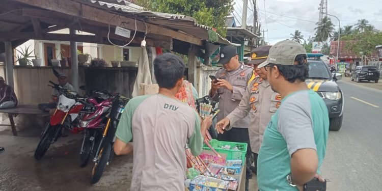 Ciptakan Rasa Aman di Bulan Suci Ramadhan, Kapolsek Wanasalam Polres Lebak Pimpin Giat Oprasi Petasan