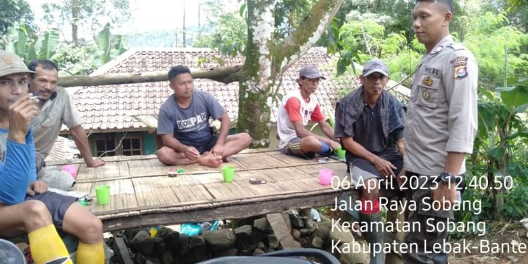 Bhabinkamtibmas Polsek Sobang Polres Lebak Sambangi warga di Desa Binaan