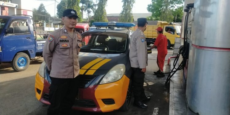 Angota Polsek Rangkasbitung Polres Lebak Mendekati Idul Fitri Melaksanakan Giat Monitoring Stok BBM di SPBU Rangkasbitung