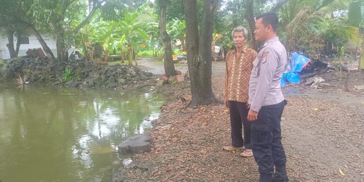Himbau Warga !!! Bhabinkamtibmas Polsek Pulomerak laksanakan kunjungan