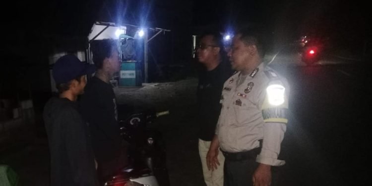 Antisipasi gangguan Kamtibmas, Anggota Polsek Wanasalam Polres Lebak laksanakan giat patroli d jalan Raya Malingping-Binuangeun