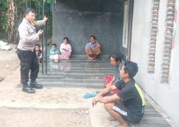 Sambung Rasa Bareng Warga Masyarakat, Upaya Personel Bhabinkamtibmas Polsek Mancak Polres Cilegon Polda Banten Ciptakan Kamtibmas Kondusif