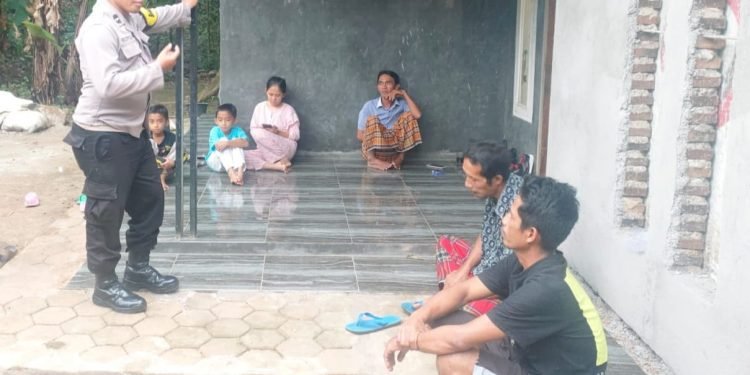 Sambung Rasa Bareng Warga Masyarakat, Upaya Personel Bhabinkamtibmas Polsek Mancak Polres Cilegon Polda Banten Ciptakan Kamtibmas Kondusif