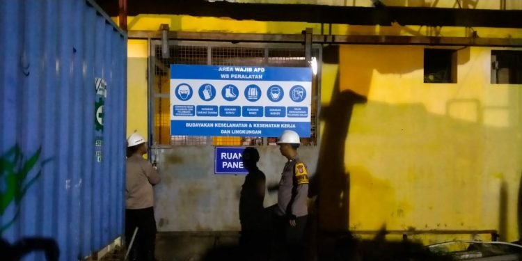 Sambangi Security, Bhabinkamtibmas Polsek Bojonegara Polres Polda Banten Berikan Arahan