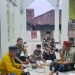 Jalin silaturahmi Bhabinkamtibmas laksanakan bukber dengan warga