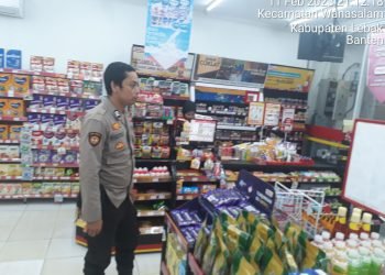 Bhabinkamtibmas Polsek Wanasalam Polres Lebak Sambang Toko Sembako/Minimarket Memberikan Himbauan Kamtibmas