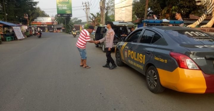 Polsek Malingping Polres Lebak Laksanakan Patroli Dialogis Sambil Beri Himbauan Kamtibmas Kepada Warga