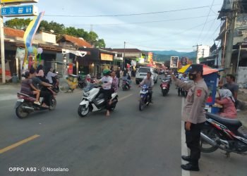 JAGA KAMTIBMAS, BHABINKAMTIBMAS POLSEK CIPANAS, POLRES LEBAK LAKSANAKAN STRONG POINT MENJELANG BUKA PUASA, CEGAH LAKA LANTAS