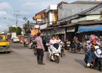 Antisipasi Kemacetan Jelang Buka Puasa Polsek Malingping Polres Lebak Laksanakan Gatur Lalin