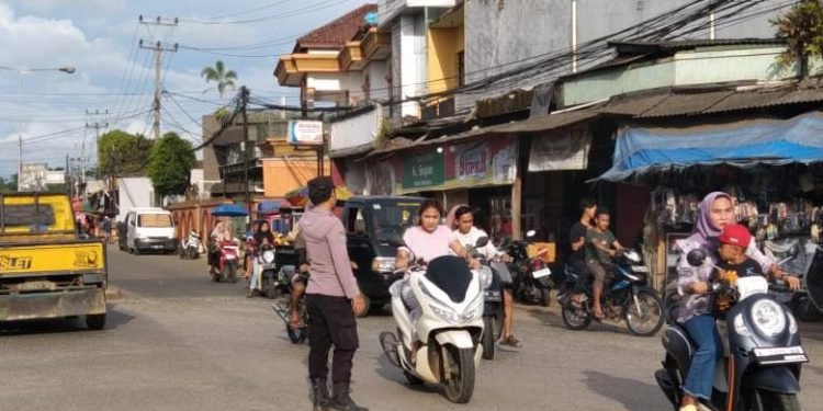 Antisipasi Kemacetan Jelang Buka Puasa Polsek Malingping Polres Lebak Laksanakan Gatur Lalin
