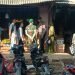 Ka SPKT I Polsek Cipanas Polres Lebak bersama anggota TNI/Koramil Cipanas, Berikan Himbauan Kamtibmas Kepada Pelaku Usaha
