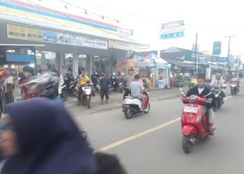 MENJAGA KAMTIBMAS, ANGGOTA POLSEK WANASALAM POLRES LEBAK LAKSANAKAN STRONG POINT SORE HARI, LAYANI WARGA YANG AKAN NGABUBURIT
