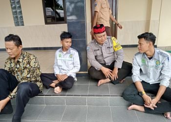 Tingkatkan Ibadah Di Bulan Suci Ramadhan 1444 H, Personel Polsek Mancak Polres Cilegon Polda Banten Bersama Memakmurkan Masjid