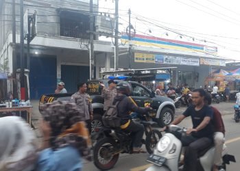Menjaga Kamtibmas, Anggota Polsek Wanasalam Polres Lebak Laksanakan Strong Point Sore Hari