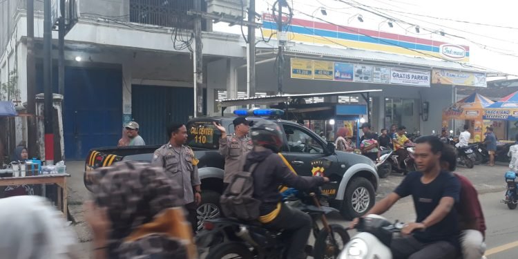 Menjaga Kamtibmas, Anggota Polsek Wanasalam Polres Lebak Laksanakan Strong Point Sore Hari