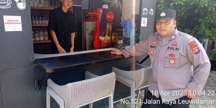 Dekatkan Diri Dengan Warga Masyarakat,Bhabinkamtibmas Polsek Rangkasbitung Polres Lebak Giat Sikaturahmi