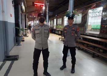 Anggota Polsek Rangkasbitung Polres Lebak Laksanakan Giat Patroli Jalan Kaki Ke Lokasi Stasiun KAI Rangkasbitung