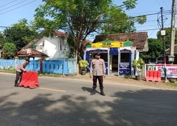 Personil Pos Jaga Wisata Pantai Tanjung Panto Polsek Wanasalam Polres Lebak Rutin Laksanakan Pengaturan Lalu Lintas