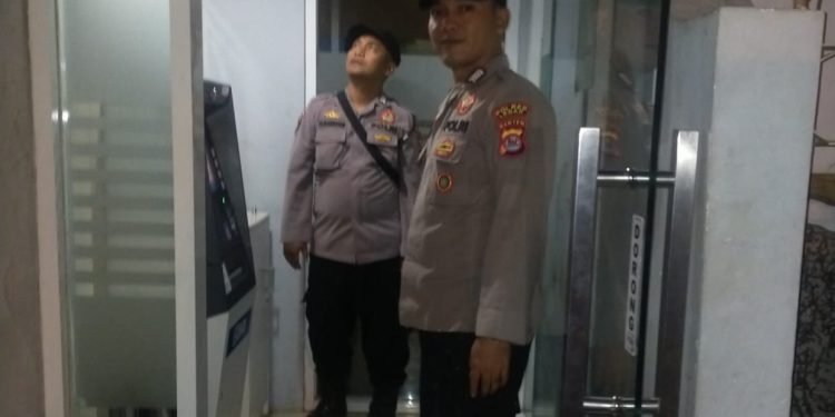 Cegah Terjadinya Pencurian Anggota Polsek Rangkasitung Polres Lebak Giat Patroli Sekaligus Kontrol Mesin ATM