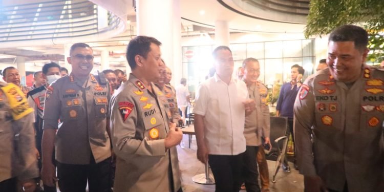 Kapolda Banten Tinjau Arus Mudik di Pelabuhan Merak