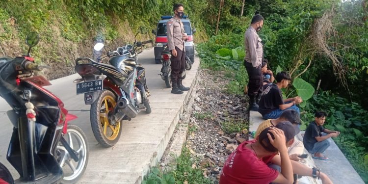 Patroli Ngabuburit, Jajaran Personel Polsek Mancak Polres Cilegon Polda Banten Sampaikan Pesan Kamtibmas