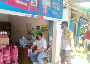Pastikan Stok Mencukupi, Jajaran Personel Polsek Mancak Polres Cilegon Polda Banten Sidak Pangkalan Gas LPG