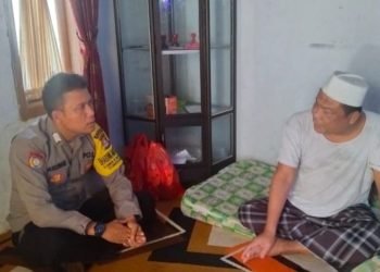 Dekatkan Diri Dengan Tokoh Ulama, Personel Bhabinkamtibmas Polsek Mancak Polres Cilegon Polda Banten Bersinergi Untuk Kamtibmas Kondusif