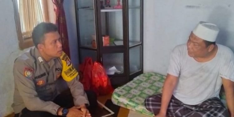 Dekatkan Diri Dengan Tokoh Ulama, Personel Bhabinkamtibmas Polsek Mancak Polres Cilegon Polda Banten Bersinergi Untuk Kamtibmas Kondusif