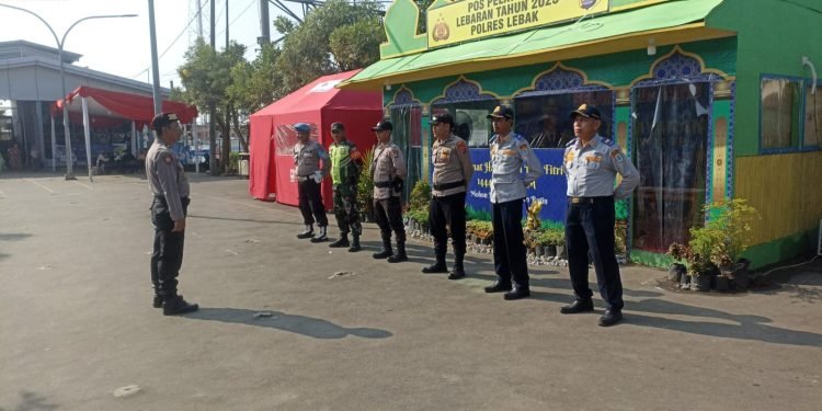 Anggota Polsek Rangkasbitung Melaksanakan Giat apel di Posyan Stasiun Rangkasbitung