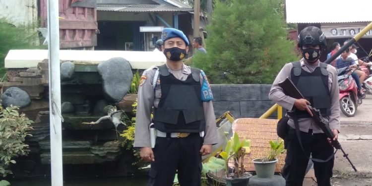 Pengamanan Markas !!! Polsek Puloampel Polres Cilegon Polda Banten implementasikan SOP dalam kesehariannya guna mendukung program Quick Wins Presisi Polri