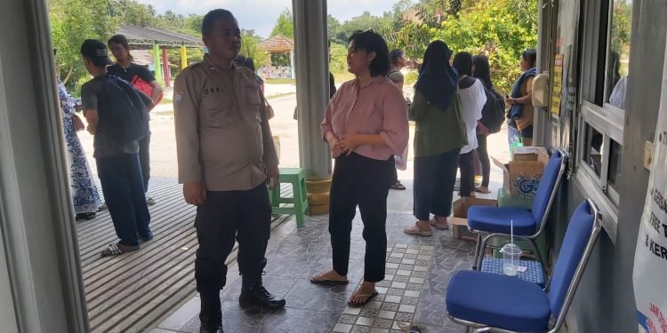 Antisipasi Lonjakan Pengunjung Liburan Hari Raya Idul Fitri 1444 H, Personel Polsek Mancak Polres Cilegon Polda Banten Pantau Lokasi Tempat Wisata