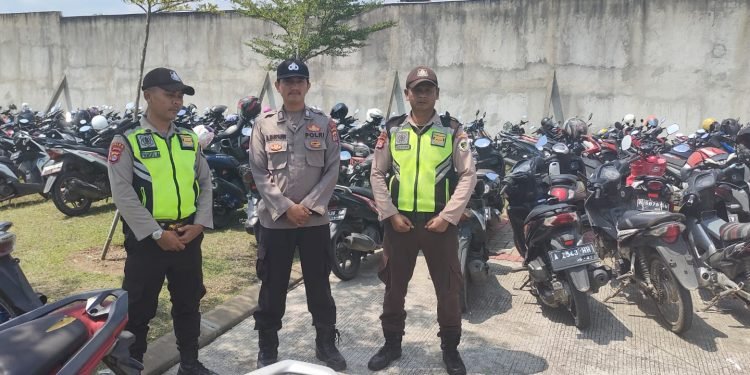 Cegah Gangguan Kamtibmas, Anggota Polsek Maja Laksanakan Patroli dialogis bersama warga masyarakat