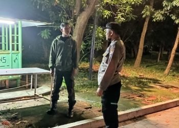 Pastikan aman, Polsek Purwakarta Patroli Dialogis dengan satpam The Level dan Berikan himbauan kamtibmas