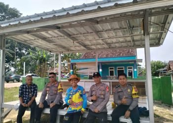 Kapolsek Cibadak Polres Lebak Bersama Anggota Sambangi Kades Bojongleles