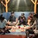 Ayo Jaga kampung Kita, Personel Bhabinkamtibmas Polsek Mancak Polres Cilegon Polda Banten Ajak Kalangan Muda aktif Ronda Siskamling