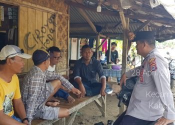 Sasar Wisatawan Anggota Ops Ketupat Maung 2023 Polsek Bayah Polres Lebak Laksanakan Himbuan Kamtibmas