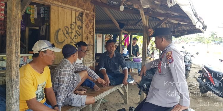 Sasar Wisatawan Anggota Ops Ketupat Maung 2023 Polsek Bayah Polres Lebak Laksanakan Himbuan Kamtibmas