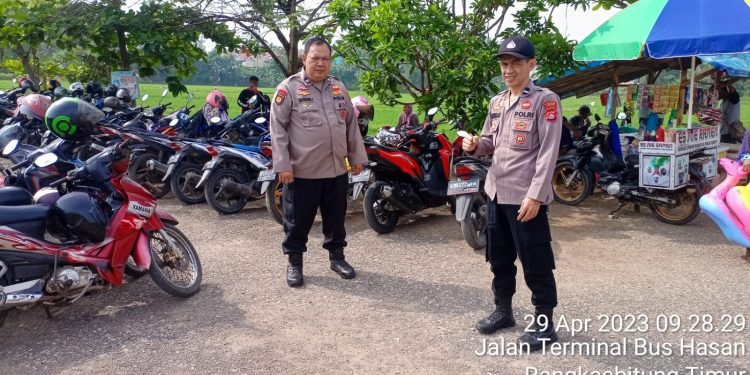 Anggota Polsek Rangkasbitung Polres Lebak Rutin Cek Lokasi Parkiran Antisipasi Pencurian