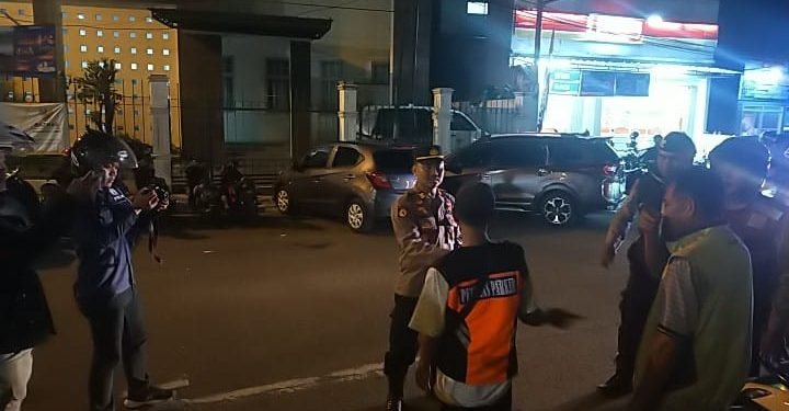 Antisipasi Pencurian Kapolsek Rangkasbitung Polres Lebak Berikan Himbauan Kamtibmas Ke Juru Parkir