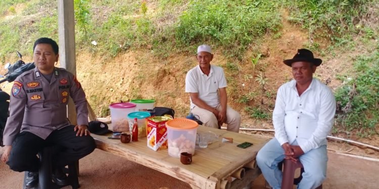 Anggota Polsek Muncang Polres Lebak berikan  pesan pesan  kamtibmas