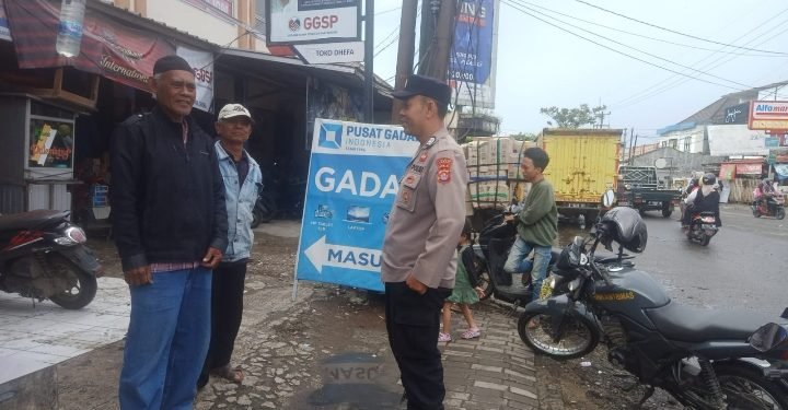 Bhabinkamtibmas Kelurahan Cijoro Pasir Polsek Rangkasbitung Polres Lebak Berikan Penyuluhan Kamtibmas di Pangkalan Ojeg Papanggo