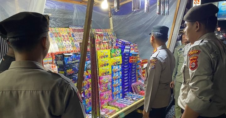 Antisipasi Gangguan Kamtibmas, Patroli Gabungan KRYD Polres Lebak sasar Penjual Kembang Api dan Petasan