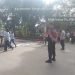 Antisipasi Kacetan Anggota Polsek Rangkasbitung Polres Lebak Laksanakan Giat Pengaturan Lalu Lintas di Depan Gereja Santa Maria Tak Bernoda