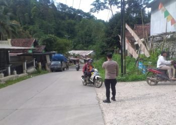 Berikan Pelayanan Kepada Pengguna Jalan Raya, Polsek Lebakgedong Polres Lebak Laksanakan Strong Point Pagi